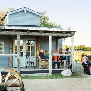 Hvidbjerg Strand Camping Resort Westernbyen Westernhytte Facade Terresse