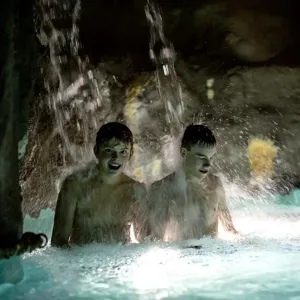 Hvidbjerg Strand Camping Resort Badeland Poolparty Vandfald